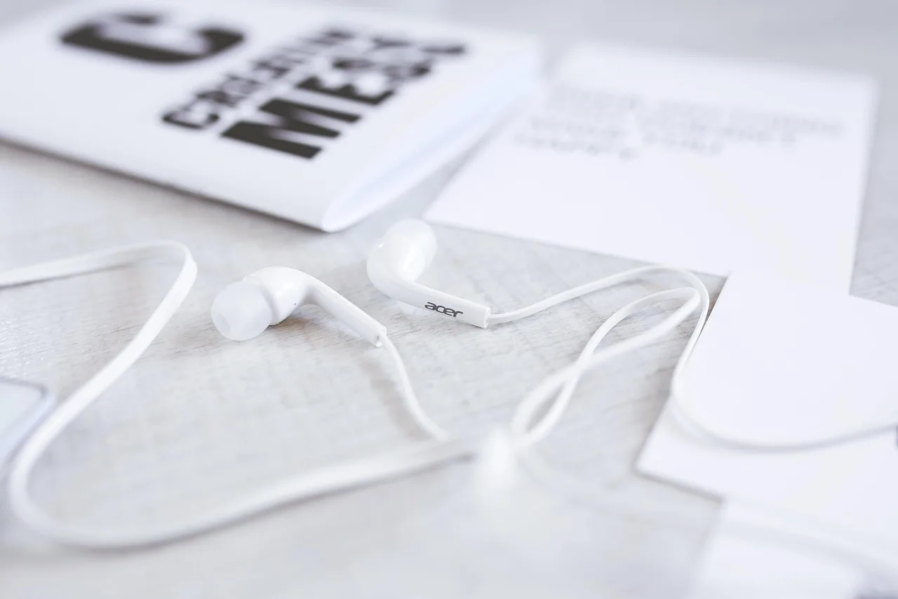 earphones, headphones, white, modern, minimalist, minimal, desk, light, acer, tech, technology, digital, stereo, music, sound, listening, wire, minimalist, minimalist, minimal, tech, tech, tech, tech, tech, listening